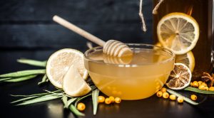 Benefits of drinking honey and lemon water